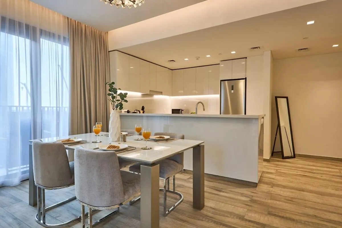 Bright And Modern City Apartment In Business Bay With Two Balconies, Pool, Gym, Free Parking And Self Check In, Sleeps Up To Four, By Stayfinity Dubai