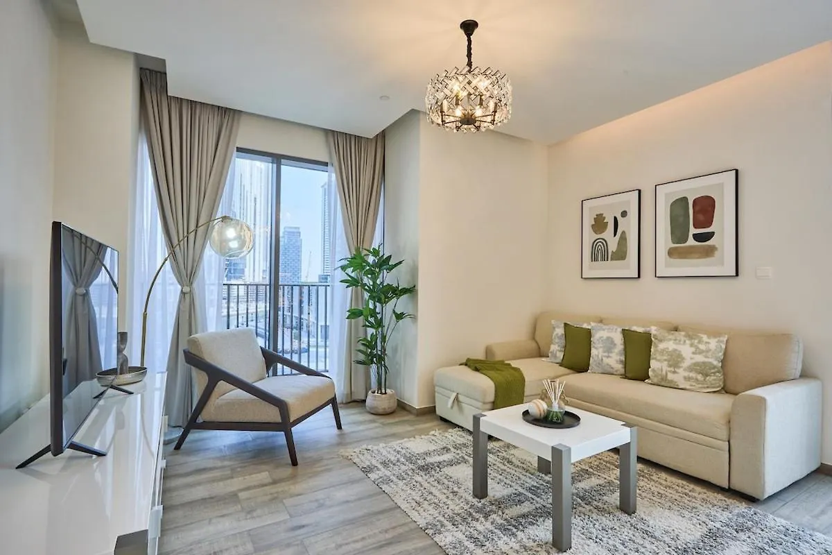 Bright And Modern City Apartment In Business Bay With Two Balconies, Pool, Gym, Free Parking And Self Check In, Sleeps Up To Four, By Stayfinity Dubai