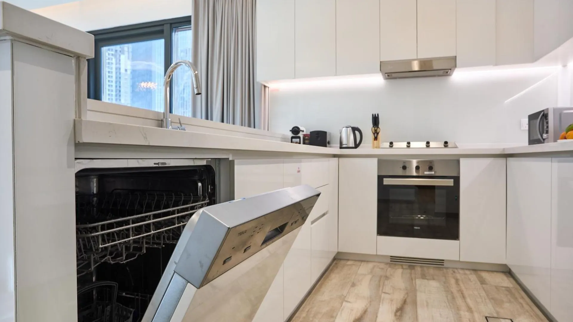 Bright And Modern City Apartment In Business Bay With Two Balconies, Pool, Gym, Free Parking And Self Check In, Sleeps Up To Four, By Stayfinity Dubai United Arab Emirates