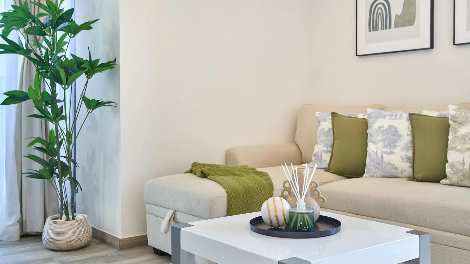Bright And Modern City Apartment In Business Bay With Two Balconies, Pool, Gym, Free Parking And Self Check In, Sleeps Up To Four, By Stayfinity Dubai 0*,