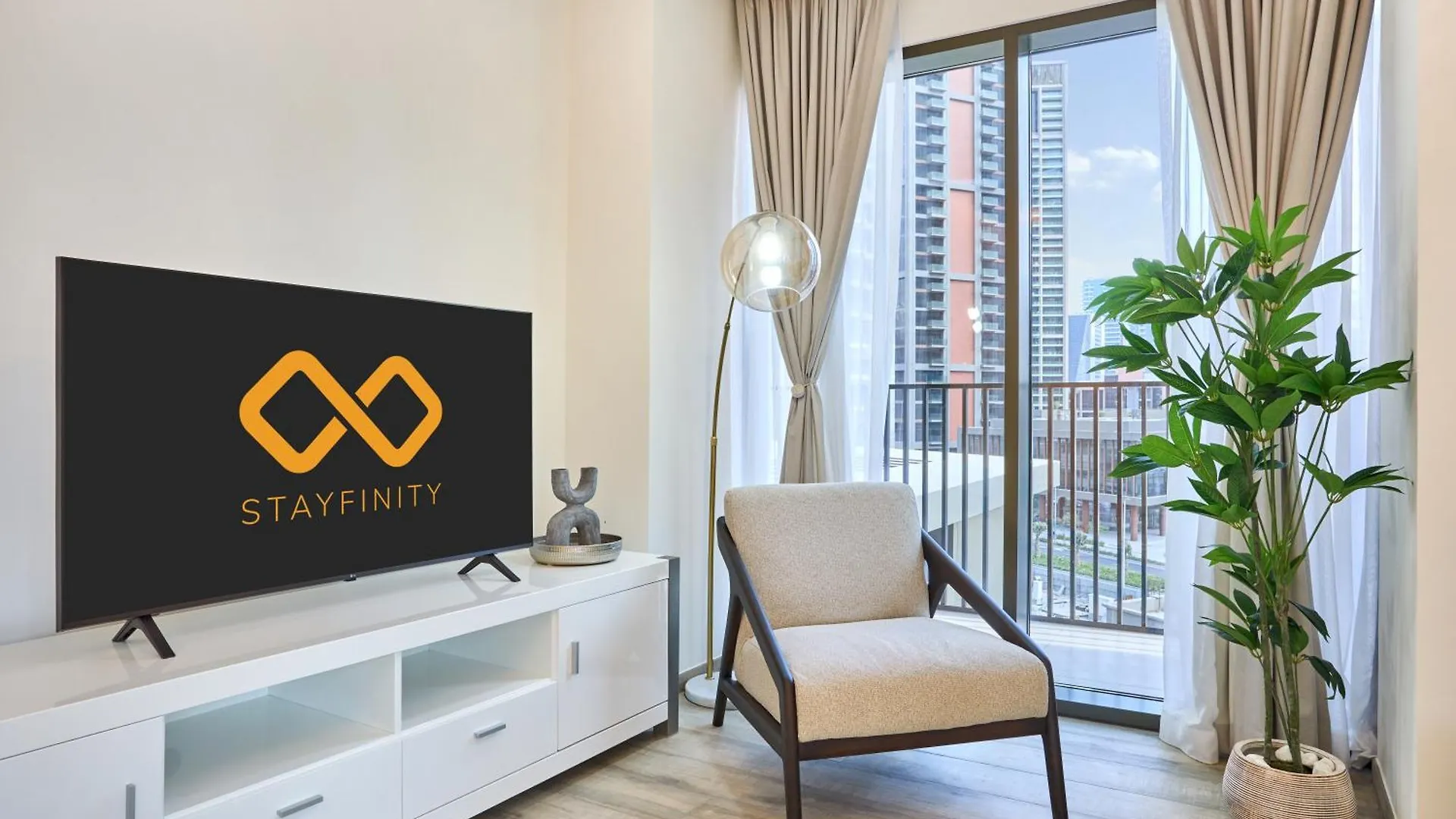 Bright And Modern City Apartment In Business Bay With Two Balconies, Pool, Gym, Free Parking And Self Check In, Sleeps Up To Four, By Stayfinity Dubai 0*,