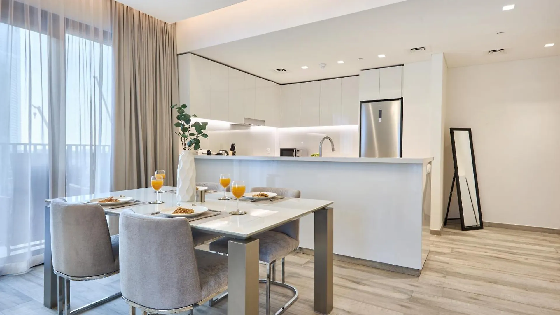 Bright And Modern City Apartment In Business Bay With Two Balconies, Pool, Gym, Free Parking And Self Check In, Sleeps Up To Four, By Stayfinity Dubai United Arab Emirates