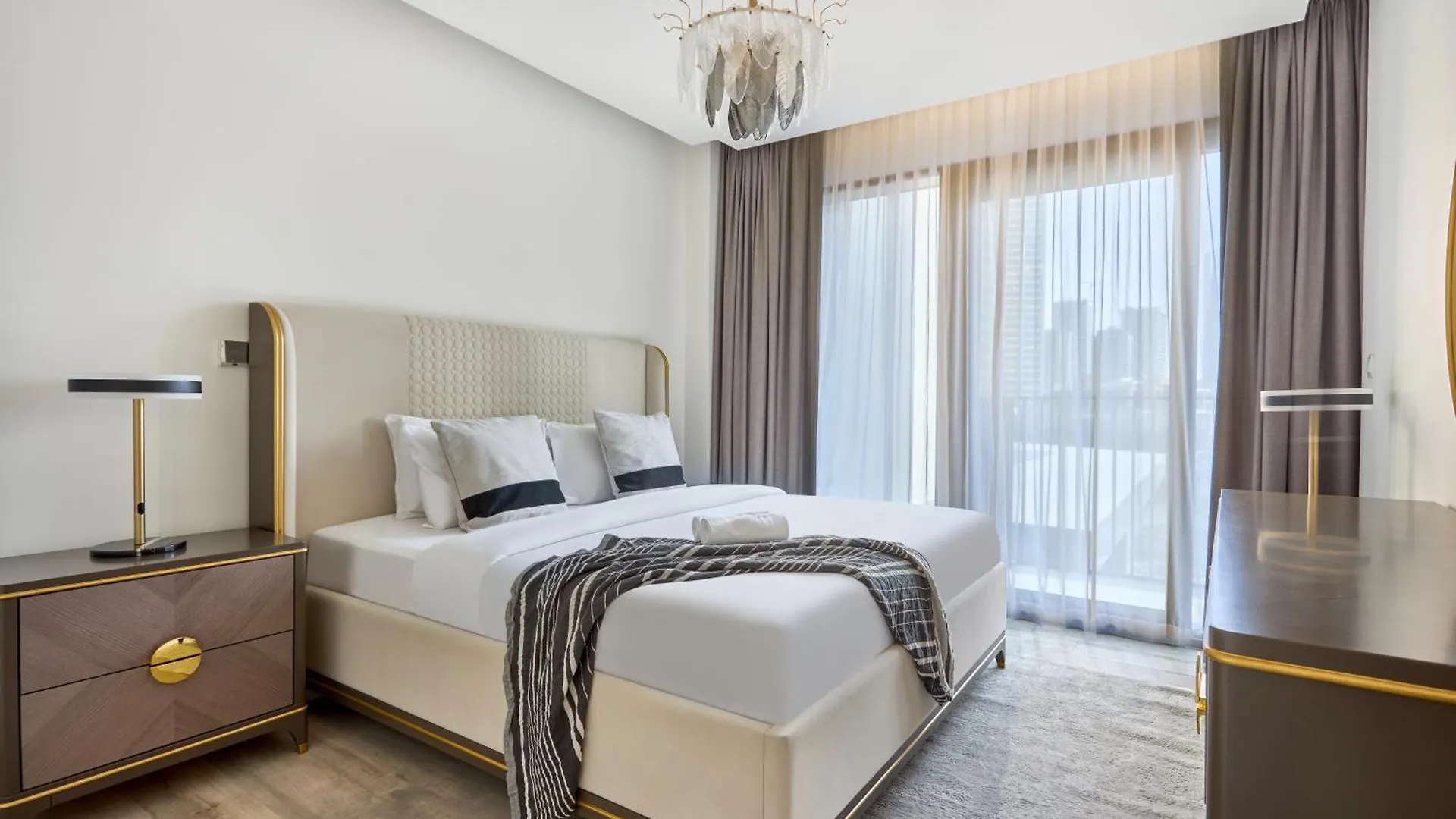 Bright And Modern City Apartment In Business Bay With Two Balconies, Pool, Gym, Free Parking And Self Check In, Sleeps Up To Four, By Stayfinity Dubai
